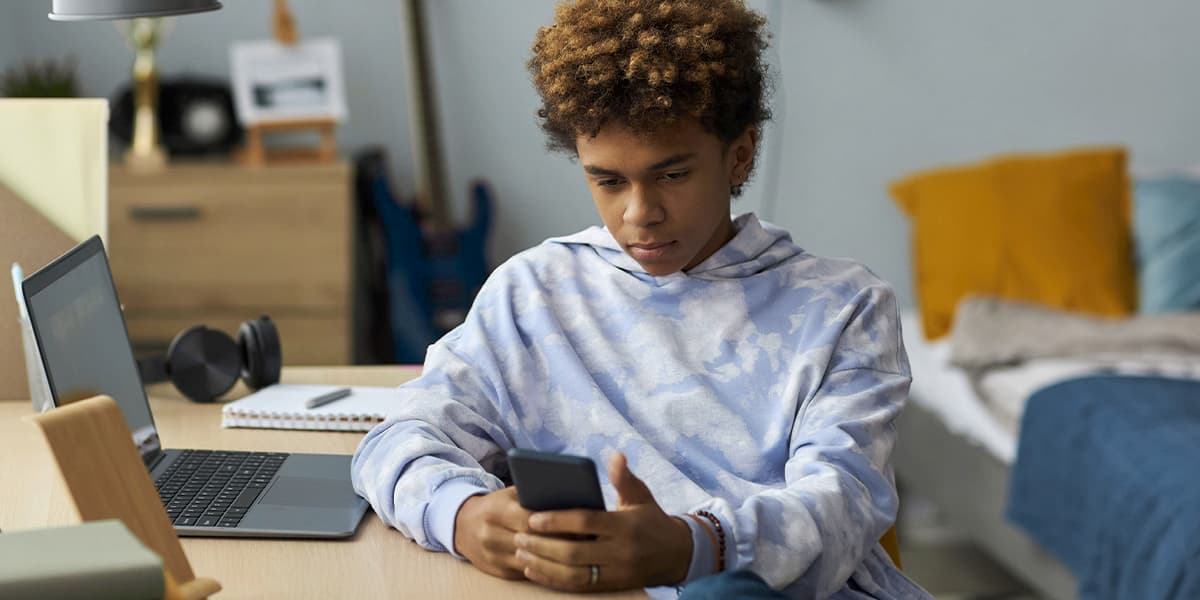 Redes sociais e estudos: como encontrar o equilíbrio sem abrir mão do que você gosta! | Estudos | Blog 
