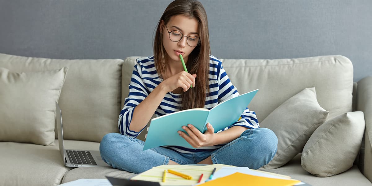 Como acompanhar e ajustar suas metas de estudo ao longo do ano | Blog Como acompanhar e ajustar suas metas de estudo ao longo do ano | Estudos | Blog